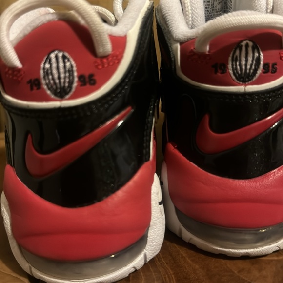 PO: Kids 1995 Jordan’s in great condition - Picture 5 of 6